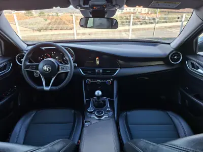 Alfa Romeo Giulia 2018 - 19990 EUR, 123965 km - AUTO.MOTO.pt - 123965km - foto 8 de 17