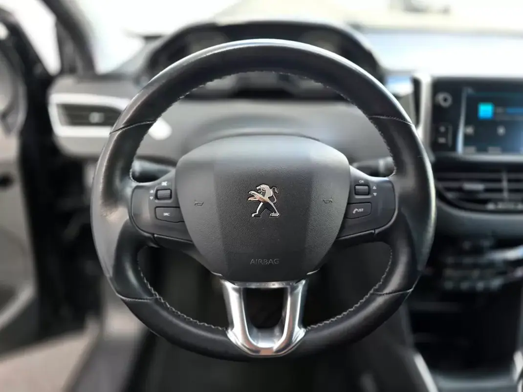 Peugeot 208 2019 - 9750 EUR, 75000 km - AUTO.MOTO.pt - 75000km - foto 20 de 37