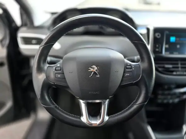 Peugeot 208 2019 - 9750 EUR, 75000 km - AUTO.MOTO.pt - 75000km - foto 20 de 37