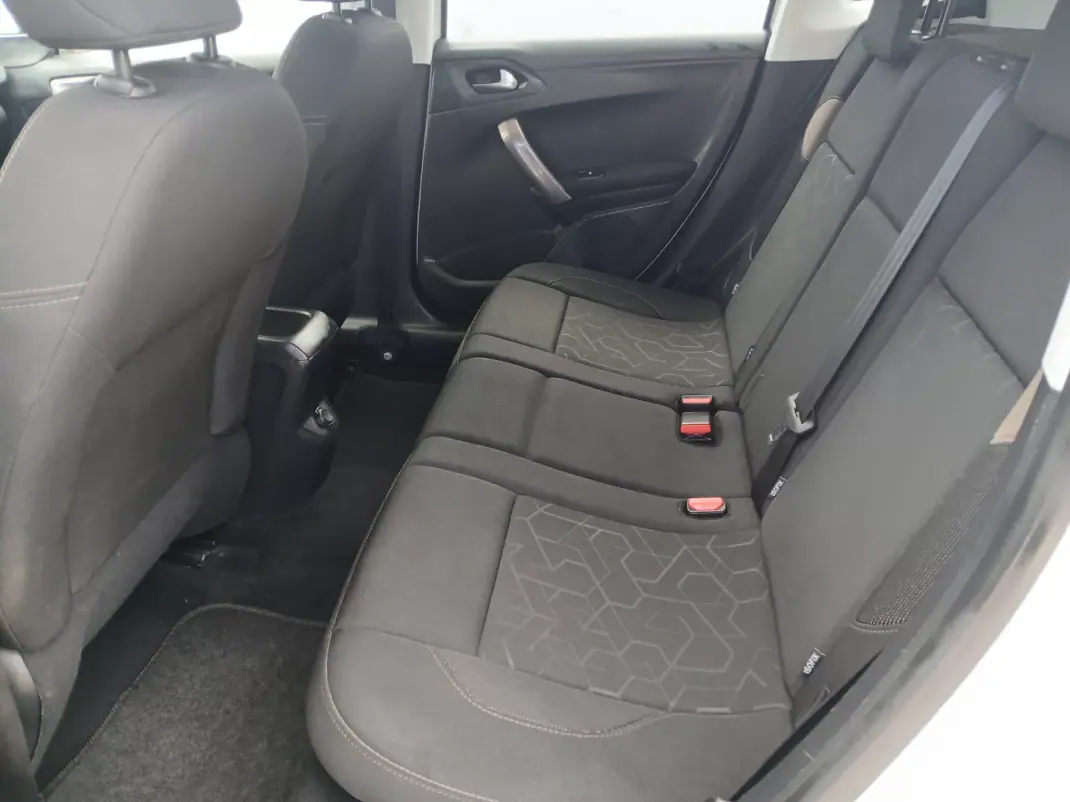 Peugeot 2008 2016 - 8650 EUR, 88623 km - AUTO.MOTO.pt - 88623km - foto 17 de 25