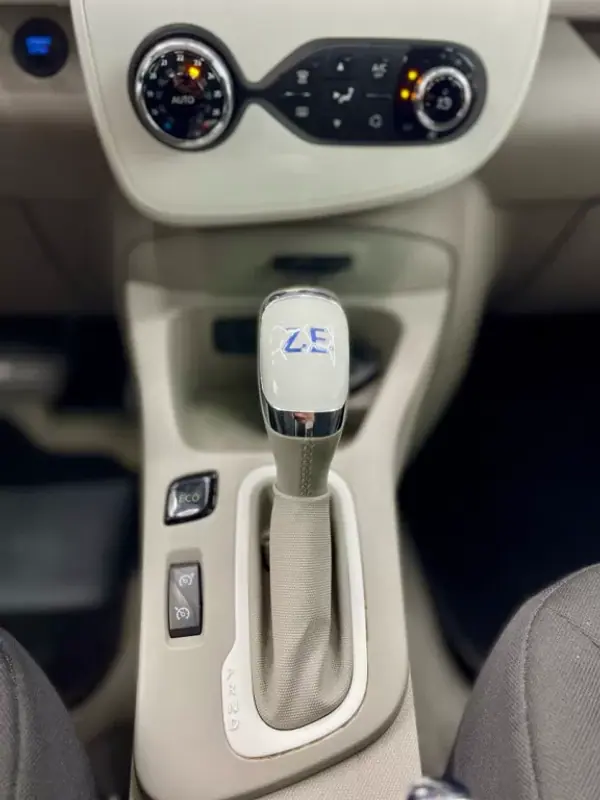Renault Zoe 2016 - 8250 EUR, 23000 km - 23000km - foto 12 de 15