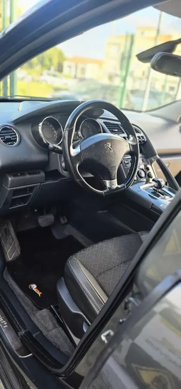 Peugeot 3008 2014 - 14900 EUR, 208000 km - AUTO.MOTO.pt - 208000km - foto 13 de 22