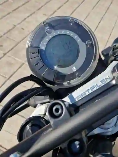 Husqvarna Svartpilen 125 2024 — foto 5 de 7