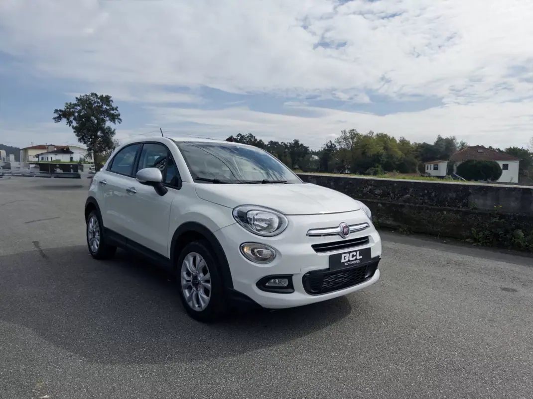 Fiat 500X 2016 - 11990 EUR, 136000 km - AUTO.MOTO.pt - 136000km - foto 1 de 41