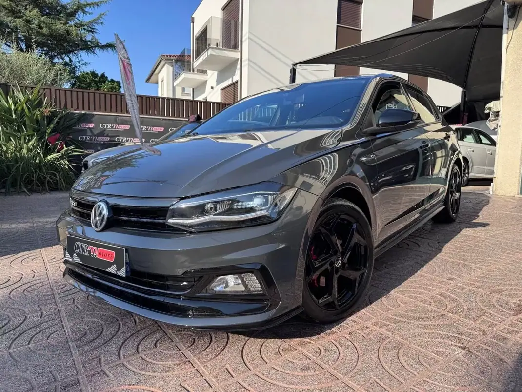 Volkswagen Polo 2018 - 14900 EUR, 186328 km - AUTO.MOTO.pt - 186328km - foto 1 de 32