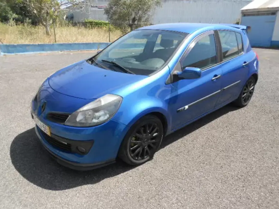 Renault Clio 2006 - 4750 EUR, 265045 km - AUTO.MOTO.pt - 265045km - foto 3 de 12