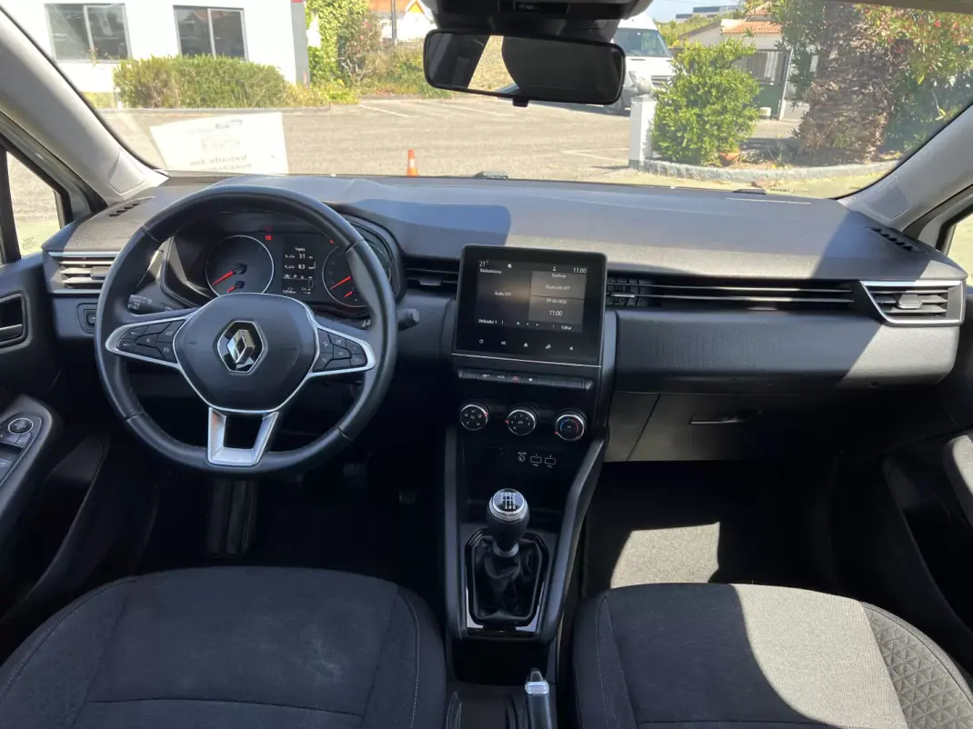 Renault Clio 2021 - 14990 EUR, 143100 km - 143100km - foto 8 de 15