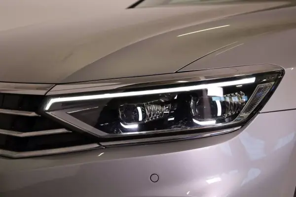 Volkswagen Passat Variant 2021 - 25990 EUR, 70682 km - AUTO.MOTO.pt - 70682km - foto 13 de 53