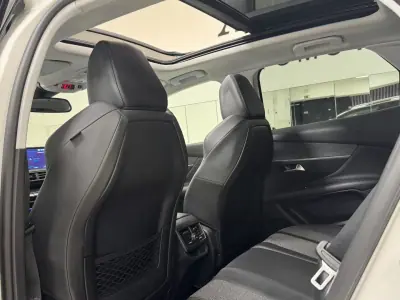 Peugeot 3008 2019 - 18990 EUR, 130000 km - AUTO.MOTO.pt - 130000km - foto 28 de 30