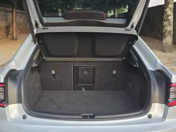 Polestar 2 2022 - 28499 EUR, 87850 km - 87850km - foto 29 de 47