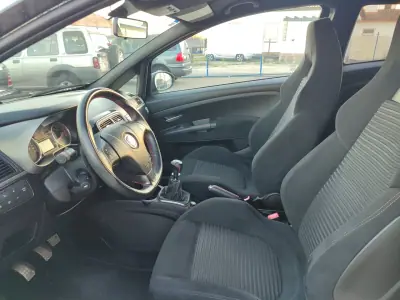 Fiat Grande Punto 2010 - 13900 EUR, 32000 km - AUTO.MOTO.pt - 32000km - foto 16 de 28