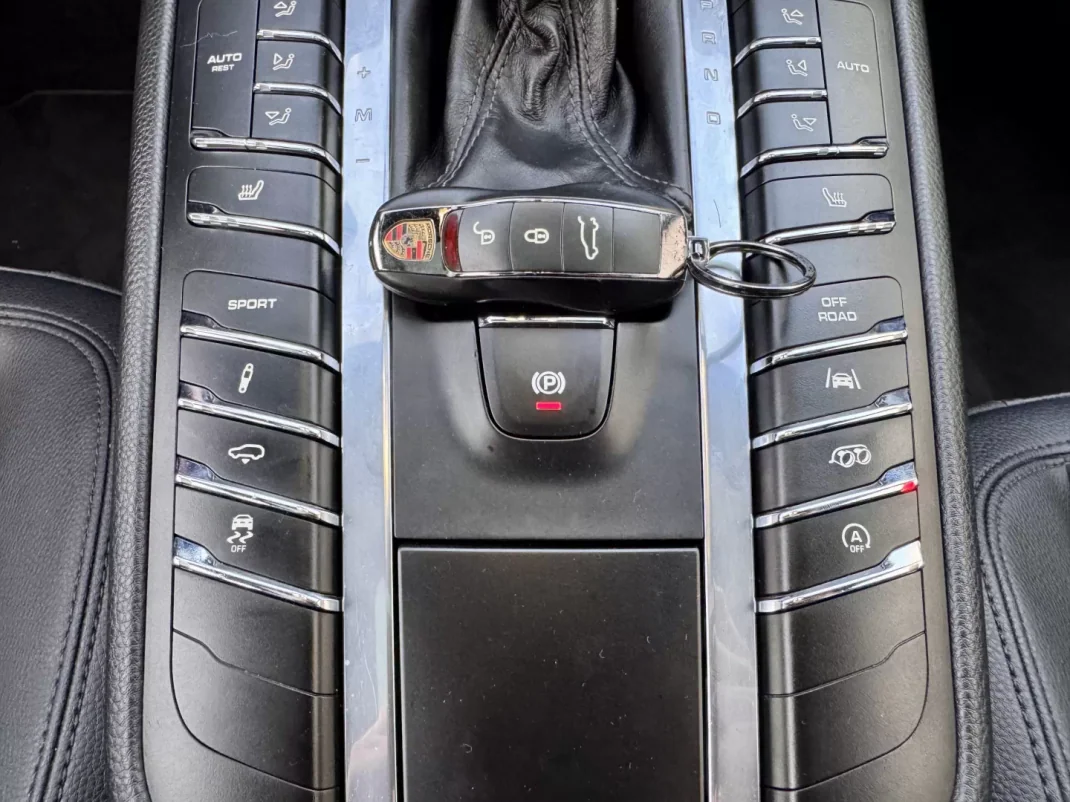 Porsche Macan 2016 - 45990 EUR, 132000 km - AUTO.MOTO.pt - 132000km - foto 20 de 34