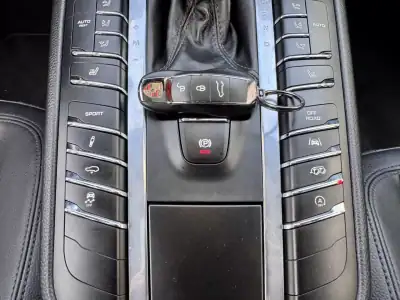 Porsche Macan 2016 - 45990 EUR, 132000 km - AUTO.MOTO.pt - 132000km - foto 20 de 34