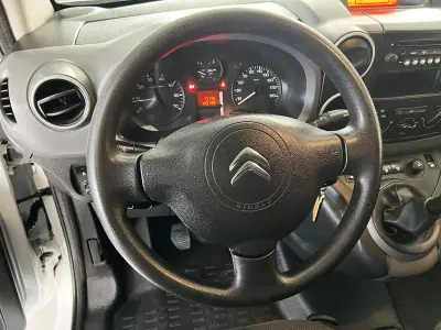 Citroën Berlingo 1.6 BlueHDi L1 Club 3L 2018 - 12600 EUR, 143113 km - AUTO.MOTO.pt - 143113km - foto 8 de 20