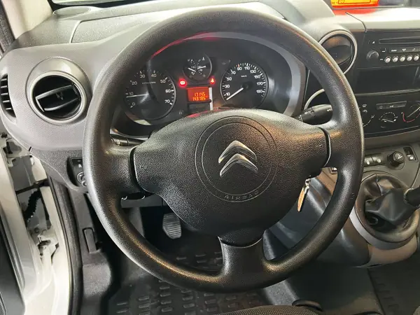 Citroën Berlingo 1.6 BlueHDi L1 Club 3L 2018 - 9900 EUR, 143113 km - AUTO.MOTO.pt - 143113km - foto 8 de 20