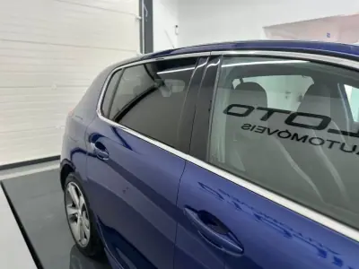 Peugeot 308 2024 - 14990 EUR, 91000 km - AUTO.MOTO.pt - 91000km - foto 11 de 25