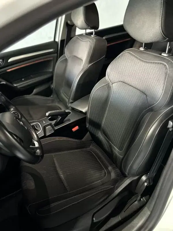 Renault Mégane 2019 - 14250 EUR, 135000 km - AUTO.MOTO.pt - 135000km - foto 10 de 36