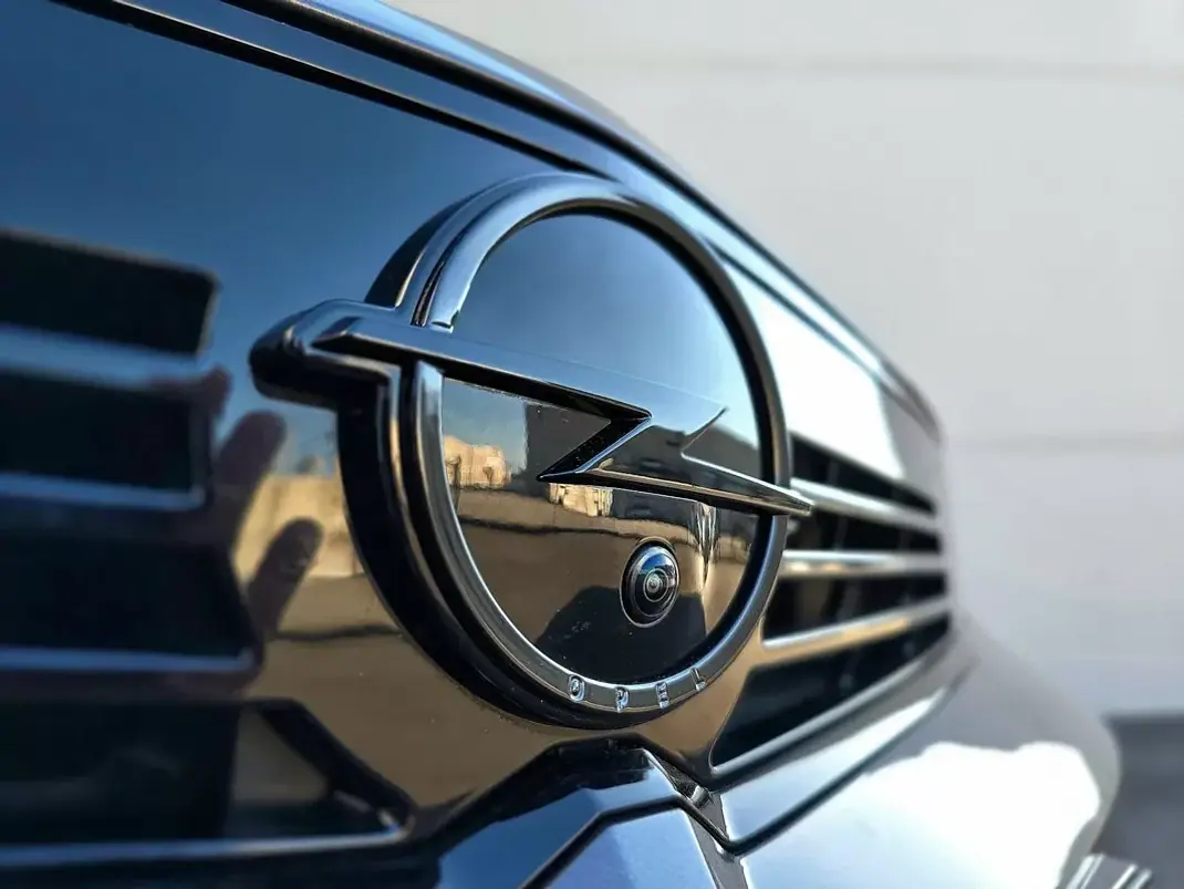 Opel Astra 2023 - 19900 EUR, 16940 km - AUTO.MOTO.pt - 16940km - foto 4 de 39