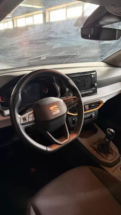 SEAT Ibiza 2024 - 15400 EUR, 43850 km - AUTO.MOTO.pt - 43850km - foto 9 de 14