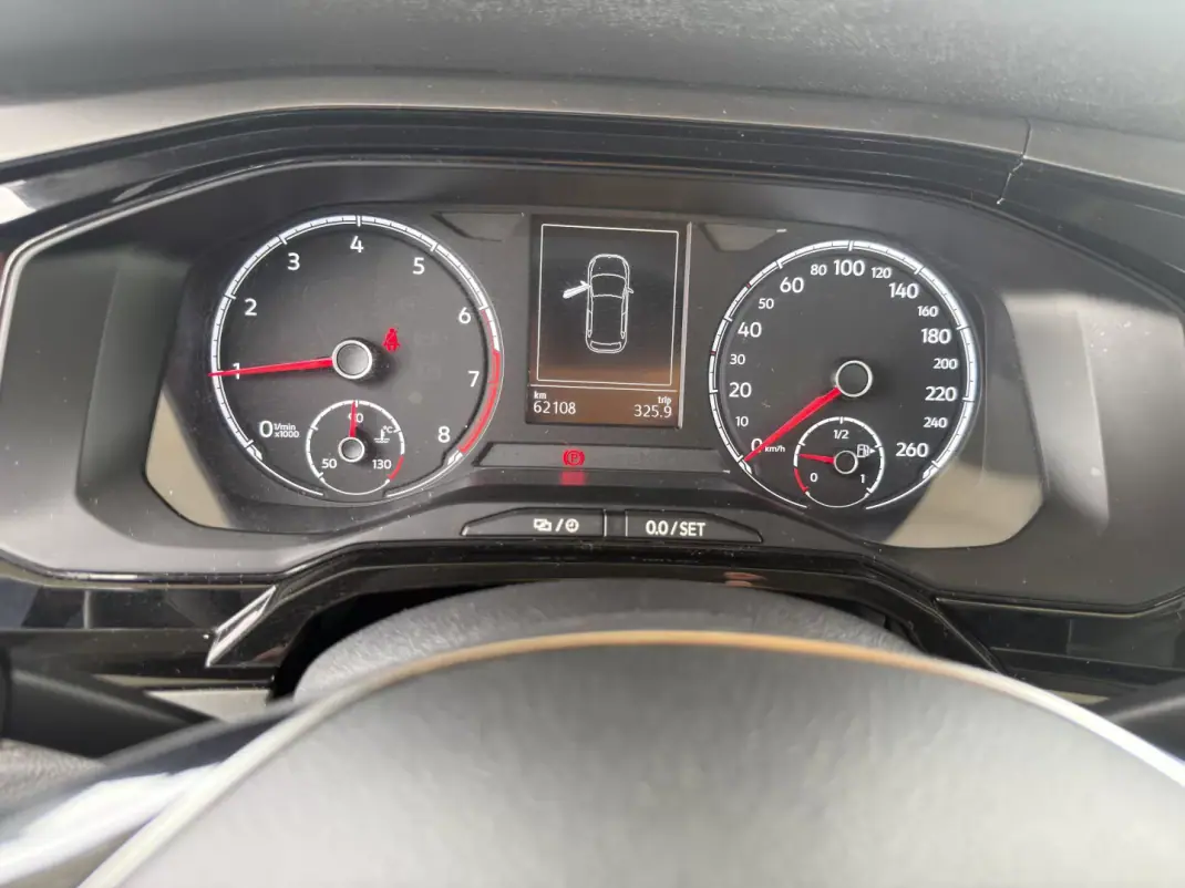 Volkswagen Polo 2019 - 12990 EUR, 62100 km - AUTO.MOTO.pt - 62100km - foto 14 de 18