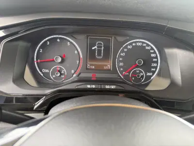 Volkswagen Polo 2019 - 12990 EUR, 62100 km - AUTO.MOTO.pt - 62100km - foto 14 de 18