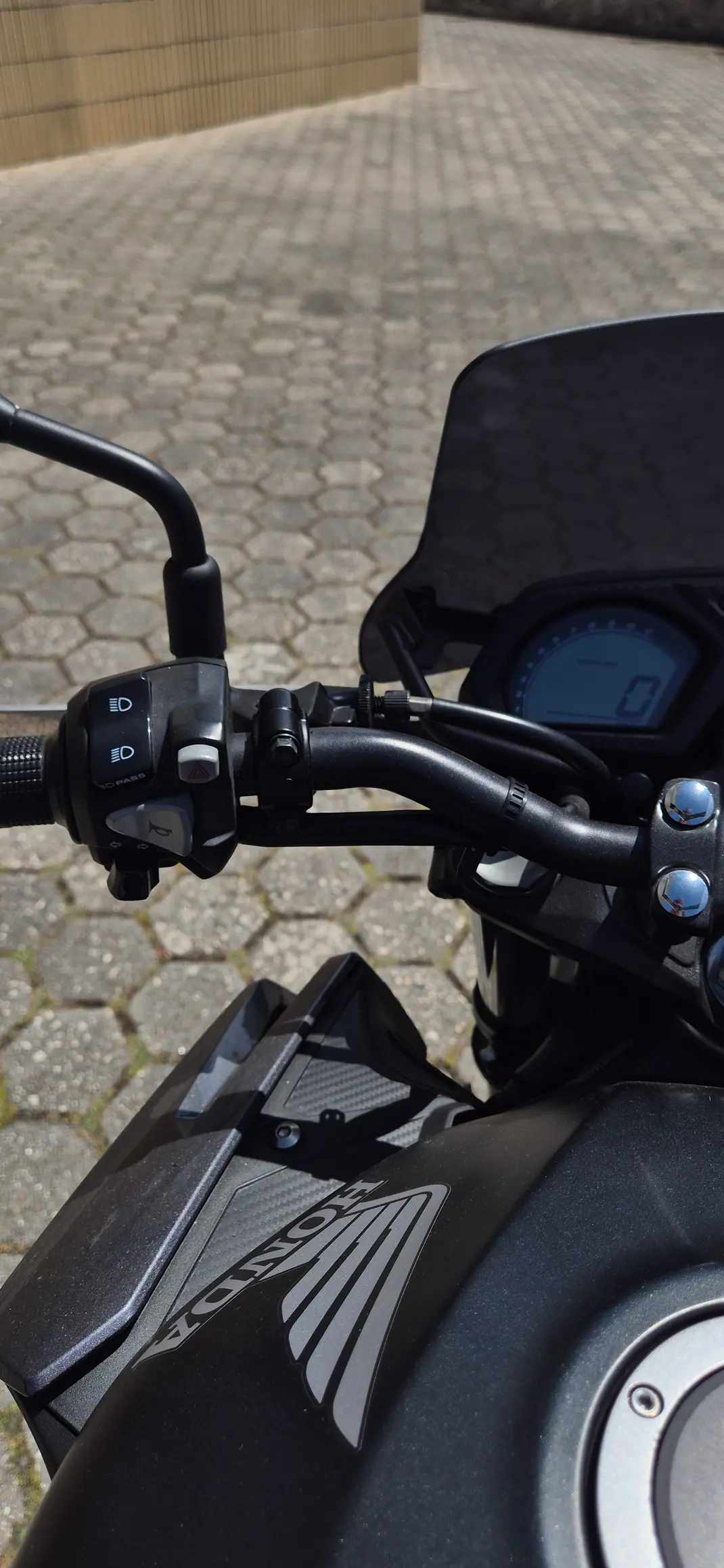 Honda CB650F 2019 - 6200 EUR, 20000 km - AUTO.MOTO.pt - 20000km - foto 5 de 13