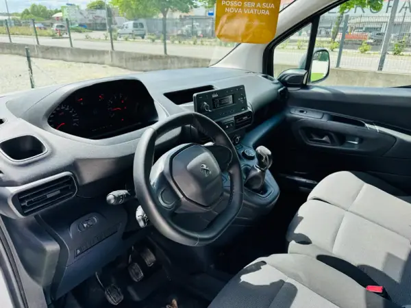 Peugeot FlexCab BlueHDi 100 L2 EHZ S&S Pro 2019 - 15000 EUR, 149000 km - AUTO.MOTO.pt - 149000km - foto 8 de 17