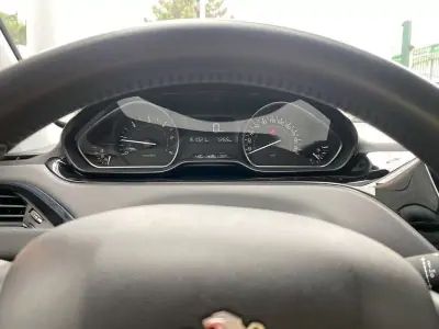 Peugeot 208 2019 - 11900 EUR, 151021 km - AUTO.MOTO.pt - 151021km - foto 6 de 21