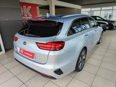 Kia Ceed SW 2019 - 18250 EUR, 70500 km - AUTO.MOTO.pt - 70500km - foto 11 de 35