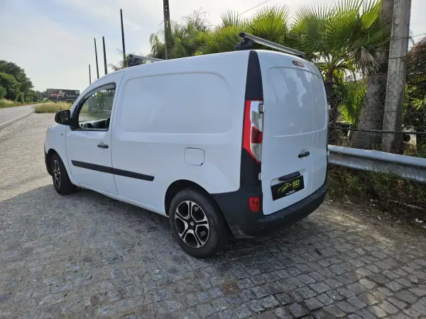 Renault Kangoo 3 Lugares 1.5 DCI IVA Dedutível 2015 - 7990 EUR, 205000 km - AUTO.MOTO.pt - 205000km - foto 4 de 12