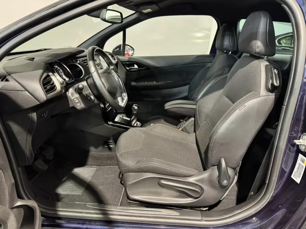 DS 3 CABRIO 2018 - 12900 EUR, 133595 km - 133595km - foto 32 de 39