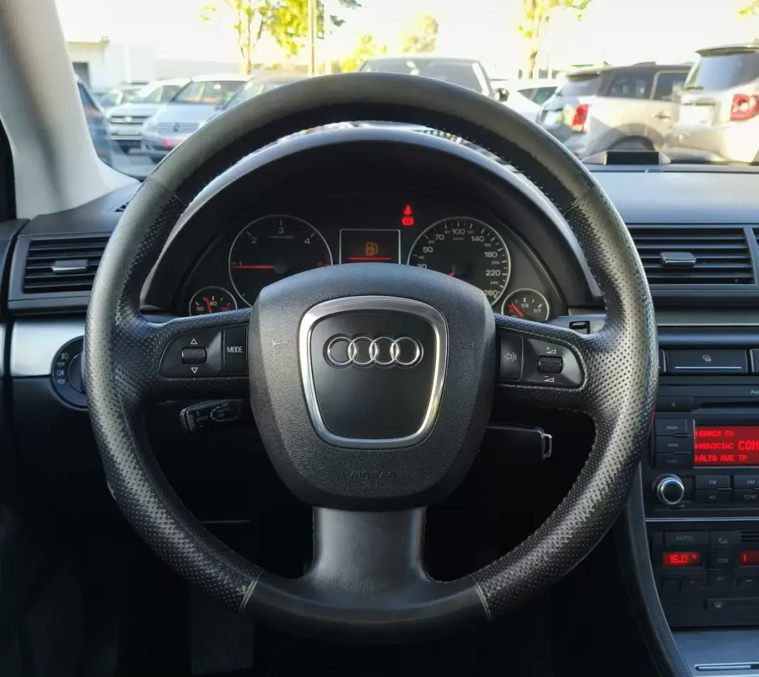 Audi A4 2007 - 8290 EUR, 237330 km - AUTO.MOTO.pt - 237330km - foto 14 de 29