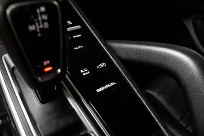 Porsche Cayenne Coupé 2020 - 69890 EUR, 126171 km - AUTO.MOTO.pt - 126171km - foto 21 de 45