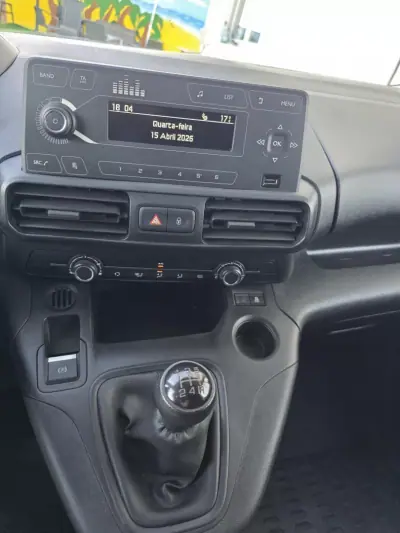 Peugeot Partner 2019 - 14900 EUR, 73560 km - AUTO.MOTO.pt - 73560km - foto 49 de 52