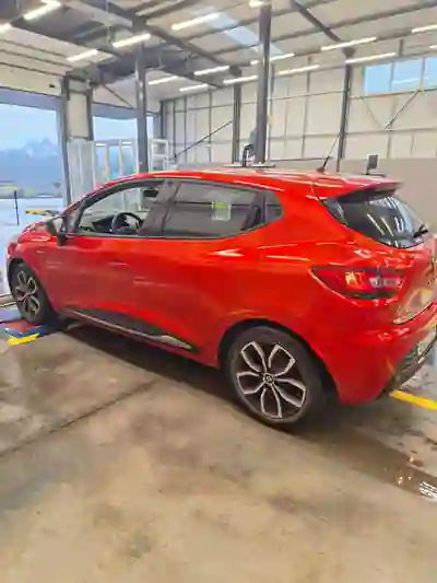 Renault Clio 2018 - 8200 EUR, 113200 km - AUTO.MOTO.pt - 113200km - foto 3 de 8