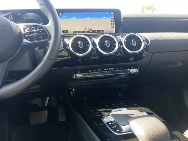 Mercedes-Benz A 180 Limousine 2019 - 23450 EUR, 126183 km - AUTO.MOTO.pt - 126183km - foto 14 de 21