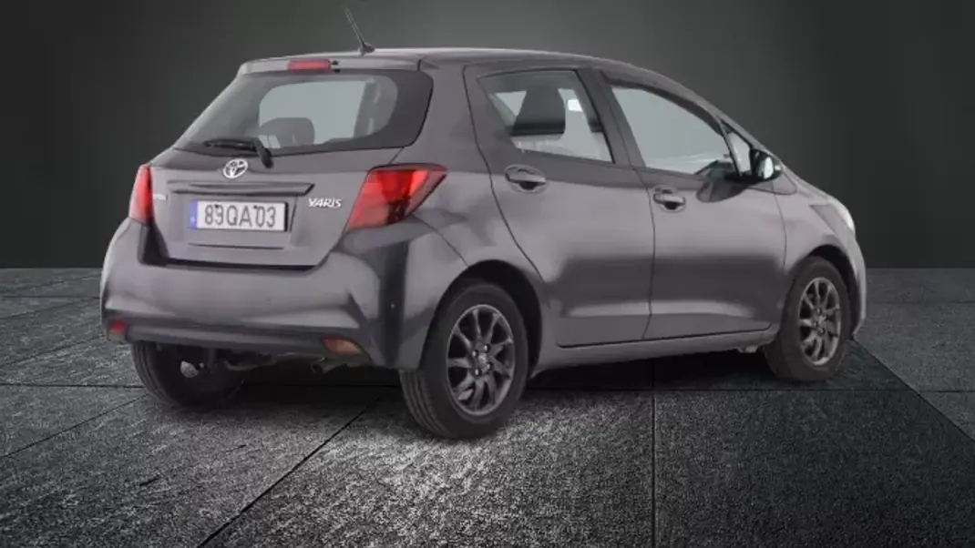 Toyota Yaris 2015 - 7950 EUR, 332062 km - AUTO.MOTO.pt - 332062km - foto 5 de 10