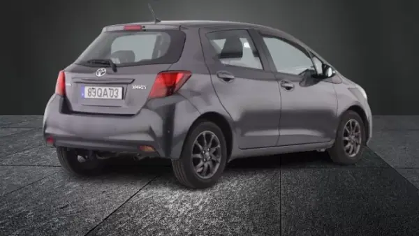 Toyota Yaris 2015 - 7950 EUR, 332062 km - AUTO.MOTO.pt - 332062km - foto 5 de 10
