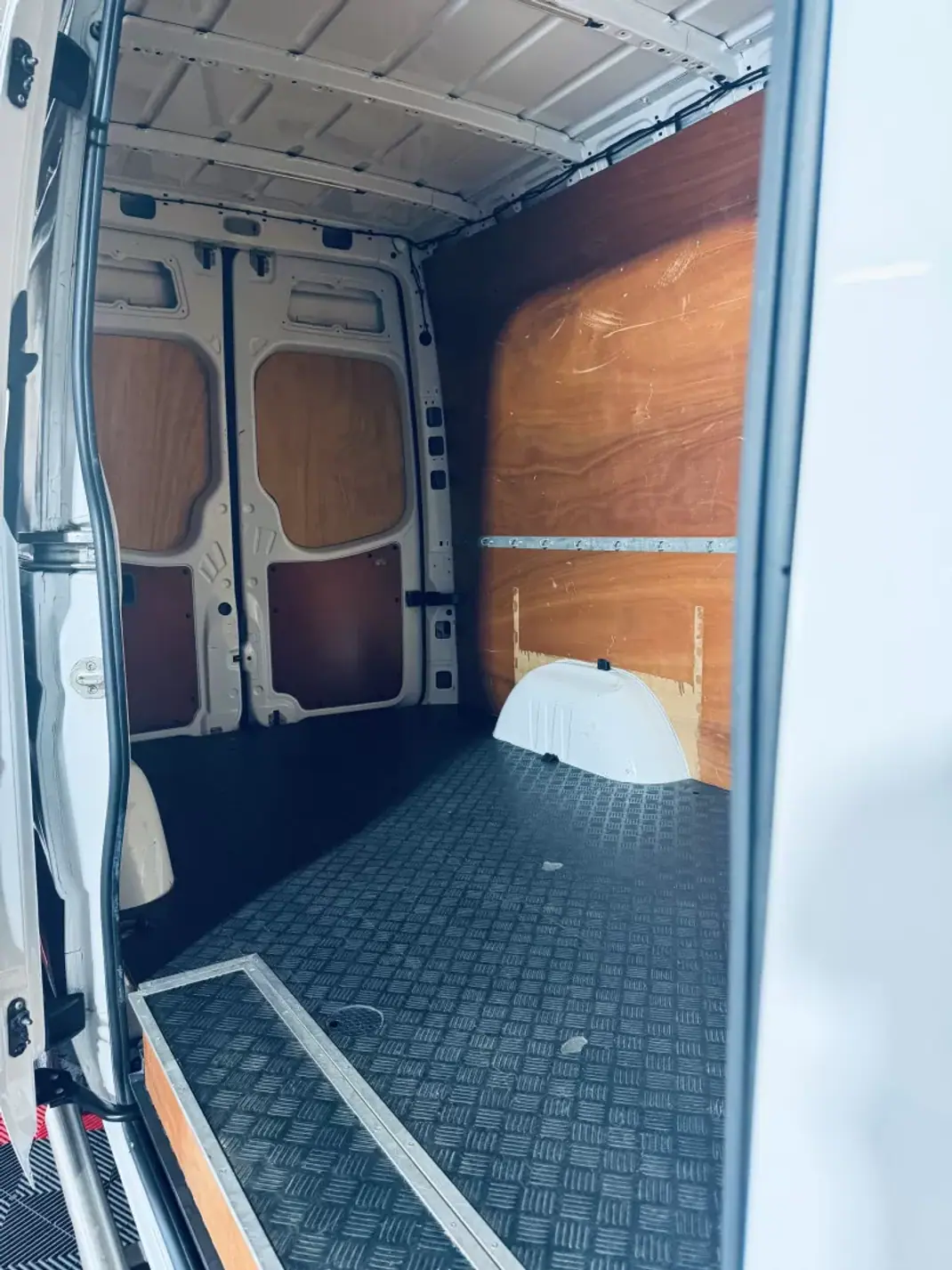 Mercedes-Benz Sprinter 2015 - 15990 EUR, 231751 km - 231751km - foto 16 de 32