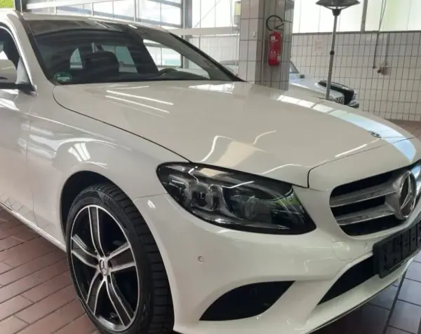 Mercedes-Benz C 300 2020 - 24999 EUR, 59016 km - AUTO.MOTO.pt - 59016km - foto 7 de 13