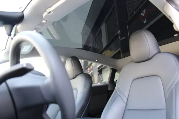 Tesla Model Y 2024 - 35900 EUR, 38745 km - 38745km - foto 11 de 38