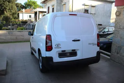 Toyota Proace Verso Electric 2022 - 22750 EUR, 52000 km - AUTO.MOTO.pt - 52000km - foto 23 de 28