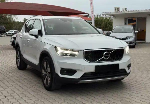 Volvo XC 40 2020 - 26950 EUR, 137000 km - AUTO.MOTO.pt - 137000km - foto 2 de 19