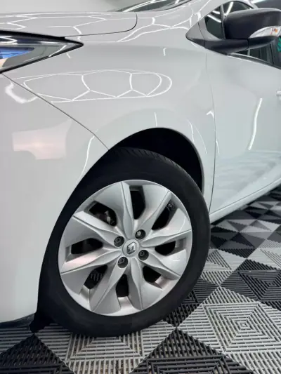 Renault Zoe 2018 - 10750 EUR, 64000 km - AUTO.MOTO.pt - 64000km - foto 2 de 18