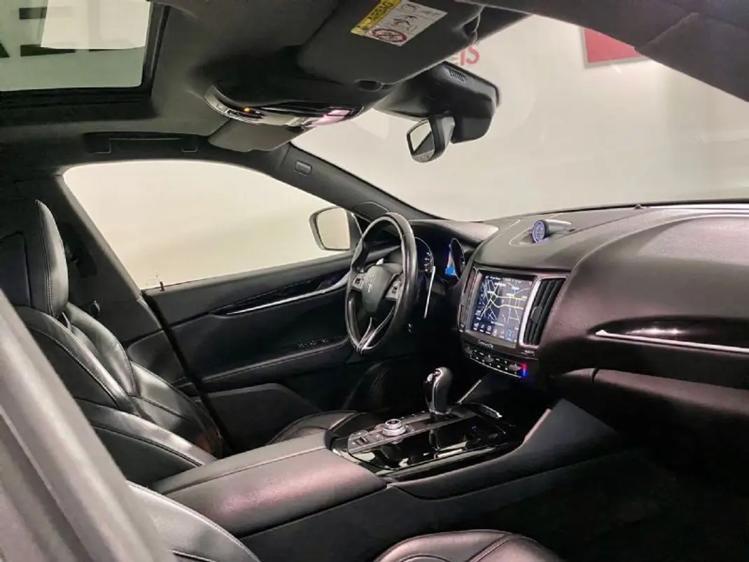 Maserati Levante 2016 - 44500 EUR, 232000 km - AUTO.MOTO.pt - 232000km - foto 20 de 55