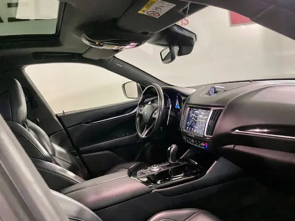 Maserati Levante 2016 - 44500 EUR, 232000 km - AUTO.MOTO.pt - 232000km - foto 20 de 55