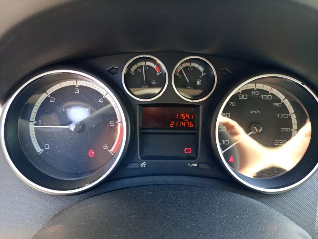 Peugeot 308 2008 - 5490 EUR, 211476 km - AUTO.MOTO.pt - 211476km - foto 10 de 10
