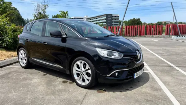 Renault Scénic 2017 - 12590 EUR, 172302 km - AUTO.MOTO.pt - 172302km - foto 23 de 38