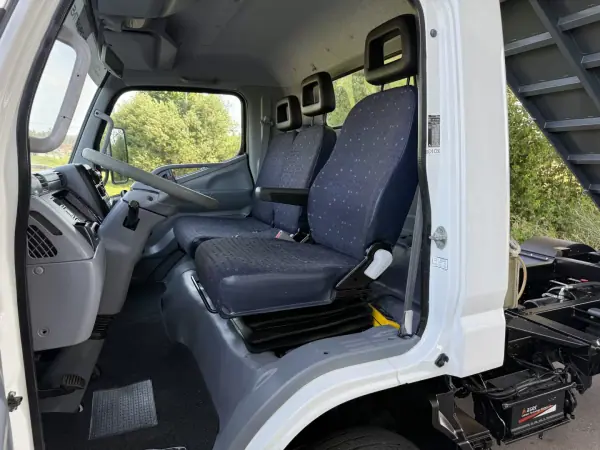 Mitsubishi FUSO CANTER 3C13 BASCULANTE 2010 - 28990 EUR, 116000 km - AUTO.MOTO.pt - 116000km - foto 11 de 23