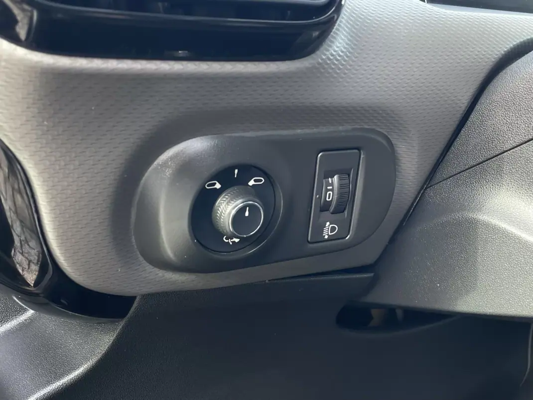 Citroën C4 Cactus 2019 - 12995 EUR, 70182 km - AUTO.MOTO.pt - 70182km - foto 19 de 37